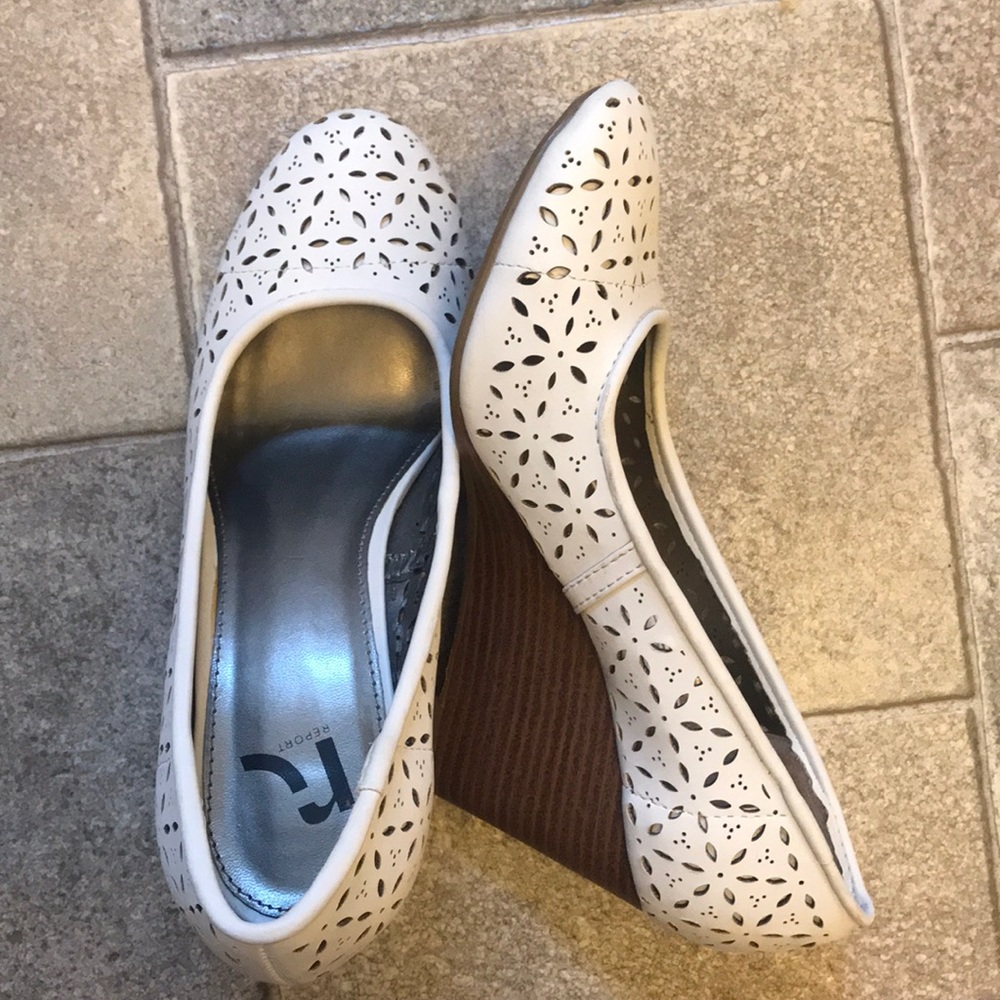 White floral pattern wedge